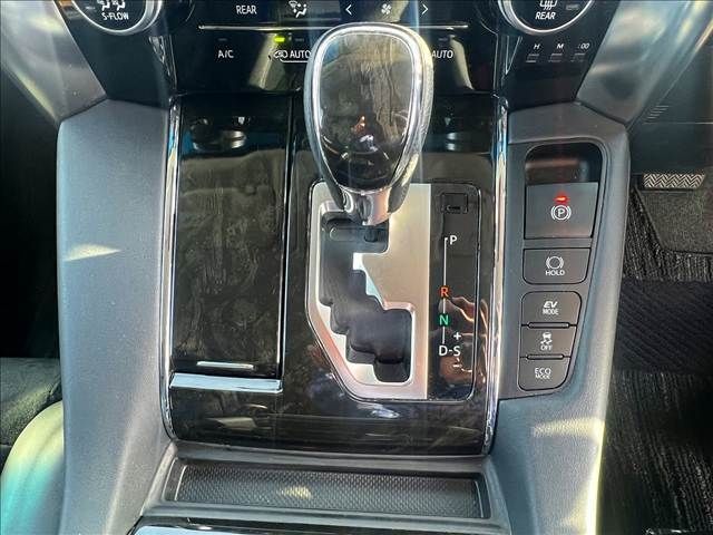 TOYOTA ALPHARD HYBRID 4WD 2016 Image 31