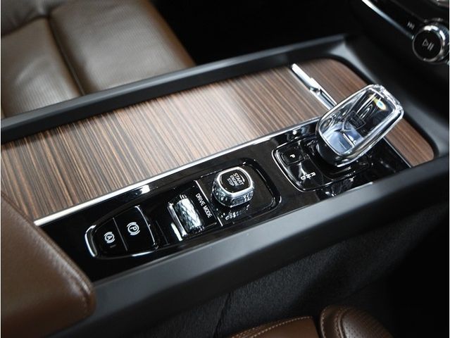 VOLVO XC60 2021 Image 31