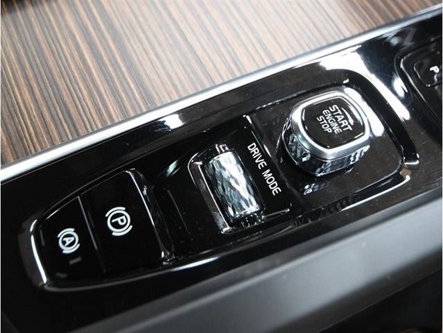 VOLVO XC60 2021 Image 31