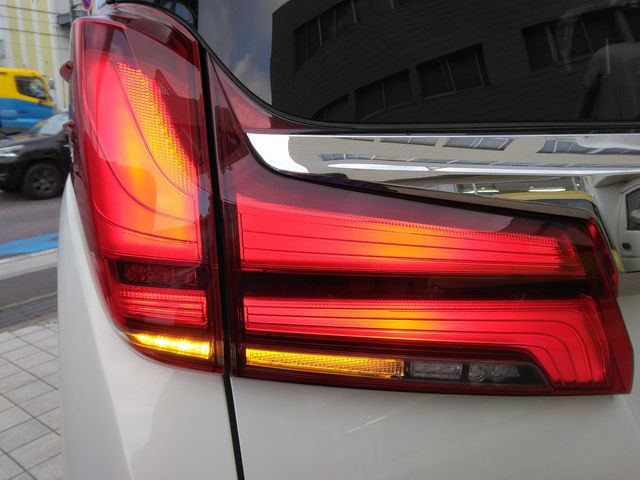 TOYOTA ALPHARD HYBRID 4WD 2019 Image 31