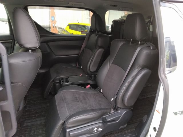 TOYOTA ALPHARD HYBRID 4WD 2019 Image 31