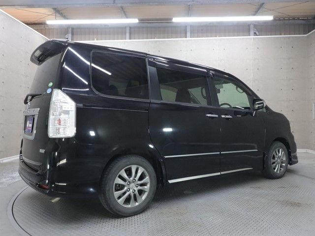 TOYOTA VOXY 2013 Image 31