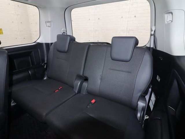 TOYOTA VOXY 2013 Image 31