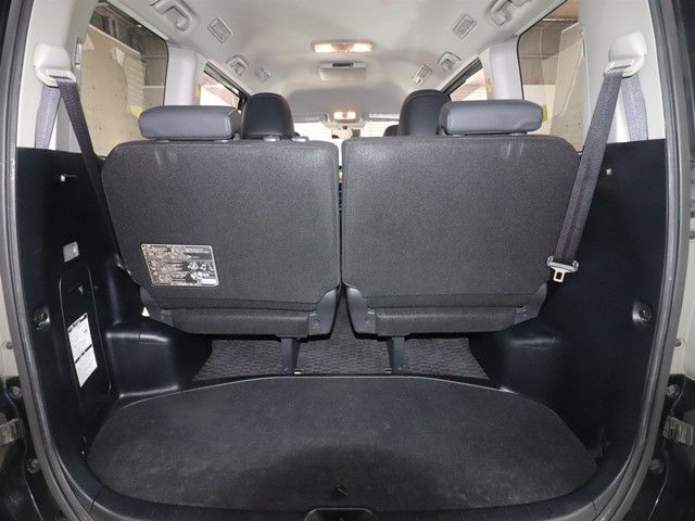 TOYOTA VOXY 2013 Image 31