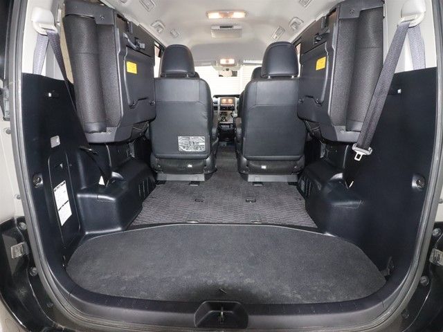 TOYOTA VOXY 2013 Image 31