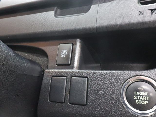 TOYOTA VOXY 2013 Image 31