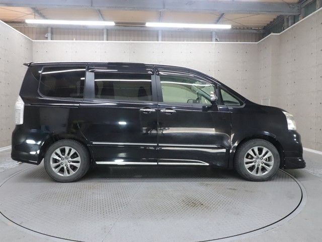 TOYOTA VOXY 2013 Image 31