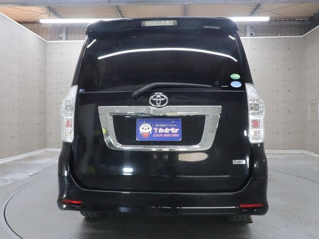 TOYOTA VOXY 2013 Image 31