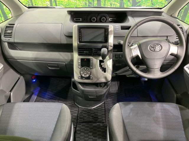 TOYOTA VOXY 2010 Image 31