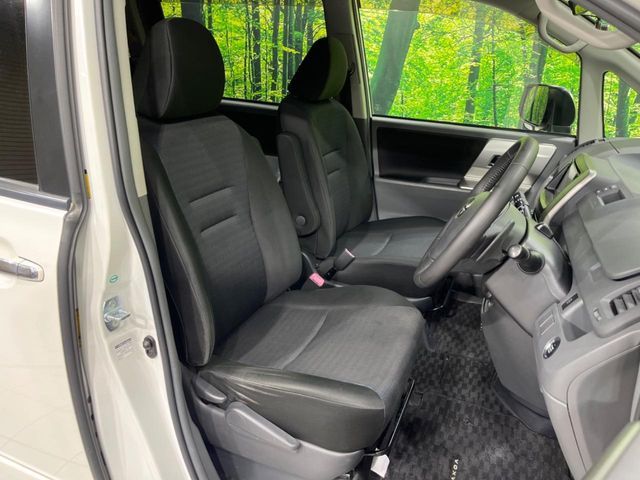 TOYOTA VOXY 2010 Image 31