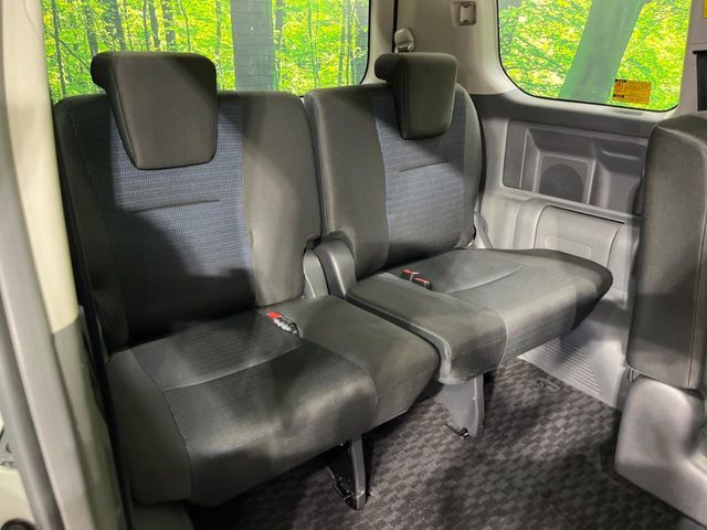 TOYOTA VOXY 2010 Image 31