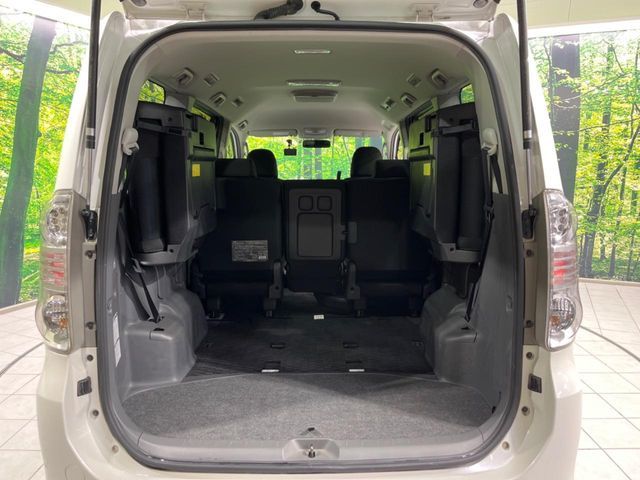 TOYOTA VOXY 2010 Image 31