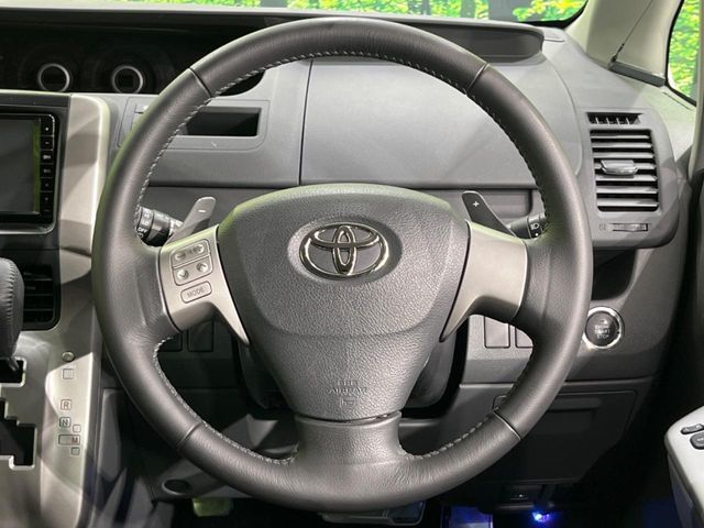 TOYOTA VOXY 2010 Image 31