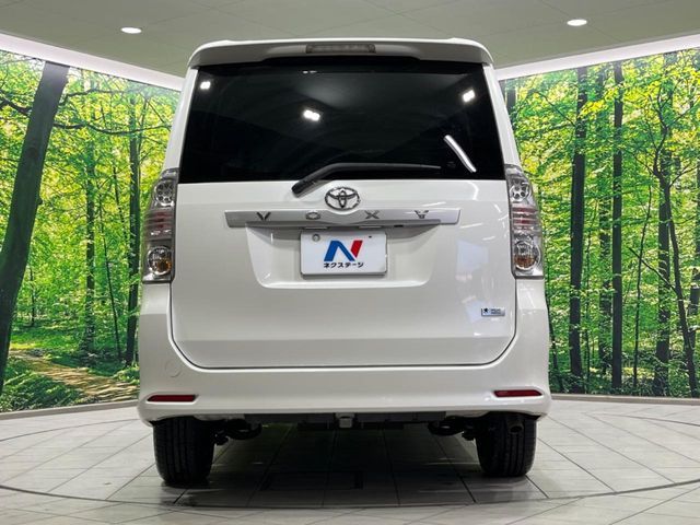 TOYOTA VOXY 2010 Image 31