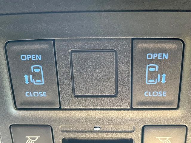 TOYOTA VOXY HYBRID 2025 Image 31