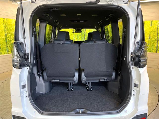 TOYOTA VOXY HYBRID 2025 Image 31