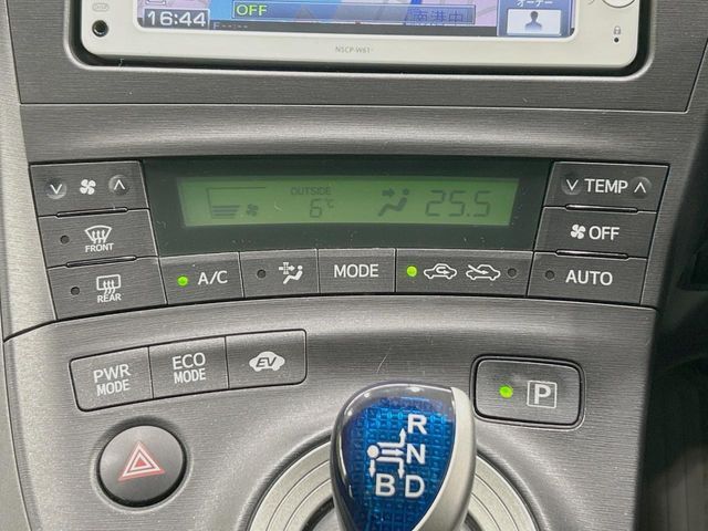 TOYOTA PRIUS 2011 Image 31