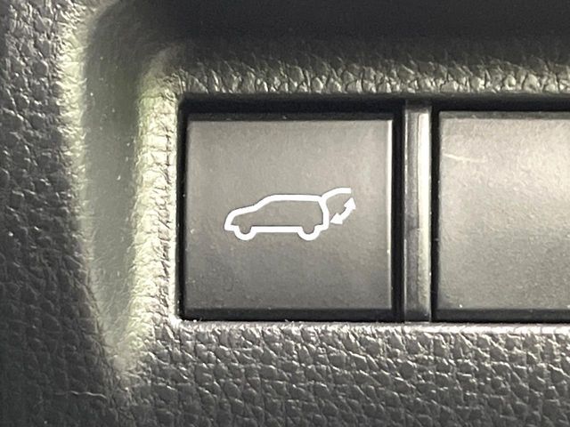 TOYOTA HARRIER 4WD 2023 Image 31