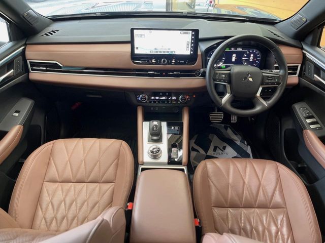 MITSUBISHI OUTLANDER PHEV 2025 Image 31