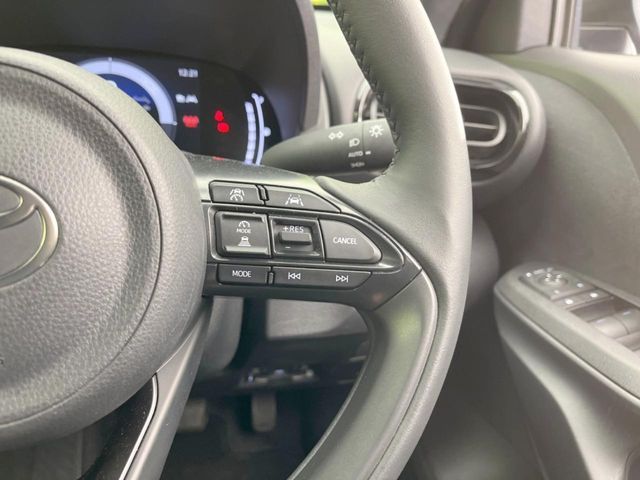 TOYOTA YARIS CROSS HYBRID 2025 Image 31