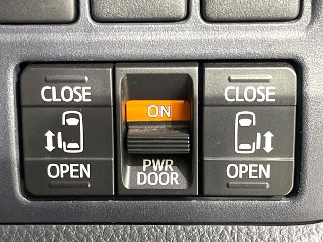 TOYOTA VOXY 2015 Image 31