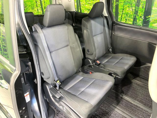 TOYOTA VOXY 2015 Image 31