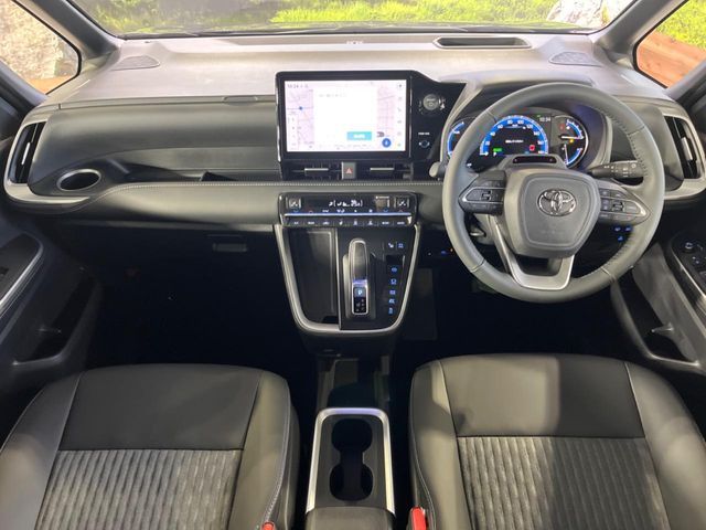 TOYOTA NOAH HYBRID 2025 Image 31