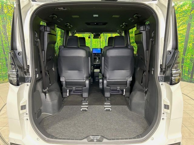 TOYOTA VOXY HYBRID 2023 Image 31