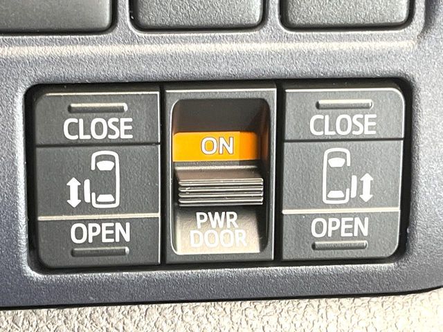 TOYOTA VOXY 2015 Image 31