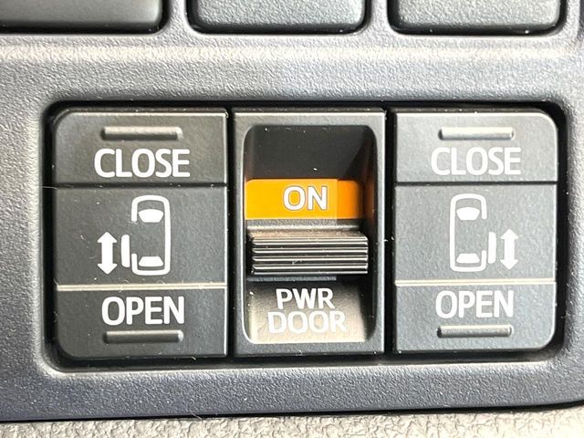 TOYOTA VOXY 2016 Image 31