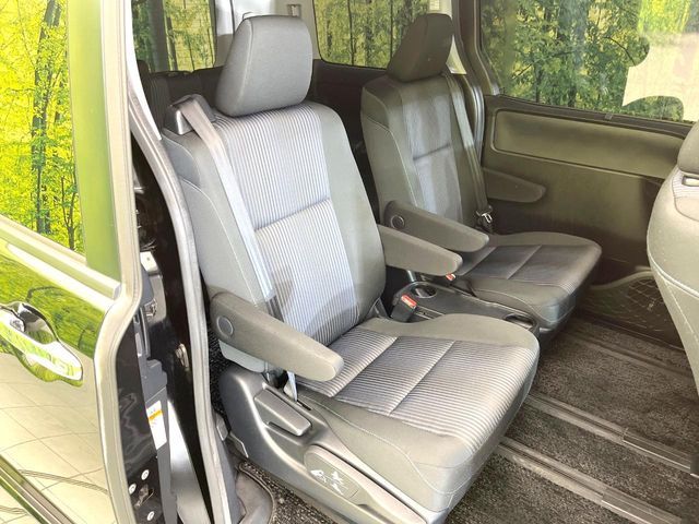 TOYOTA VOXY 2016 Image 31