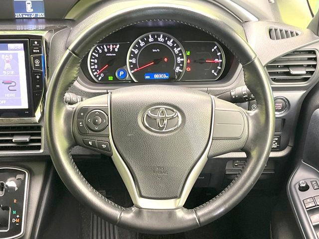TOYOTA VOXY 2016 Image 31