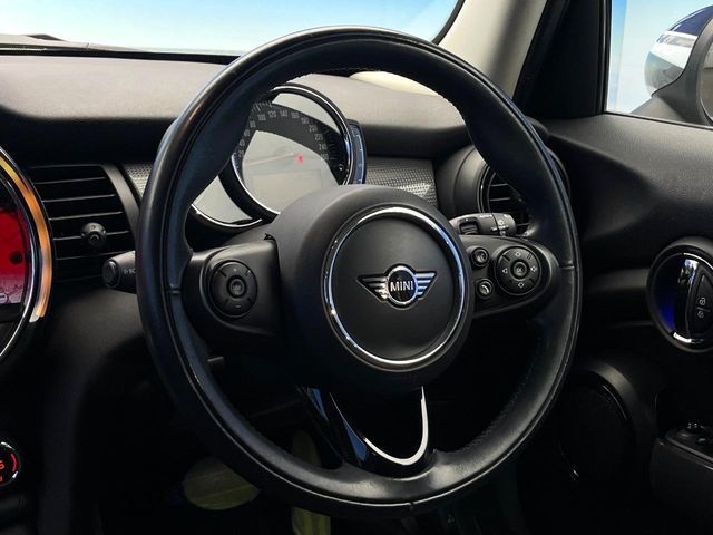 BMW MINI COOPER 5DOOR 2019 Image 31