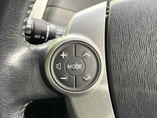 TOYOTA PRIUS ALPHA 2013 Image 31