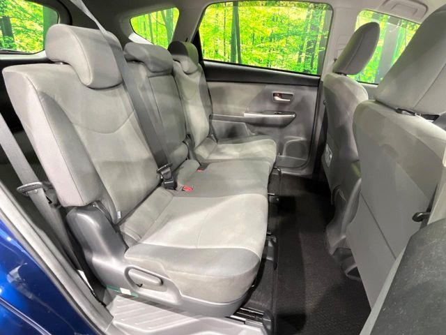 TOYOTA PRIUS ALPHA 2013 Image 31