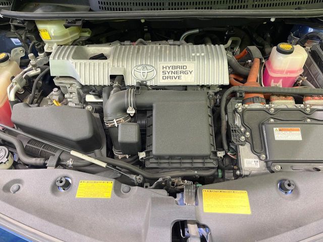 TOYOTA PRIUS ALPHA 2013 Image 31