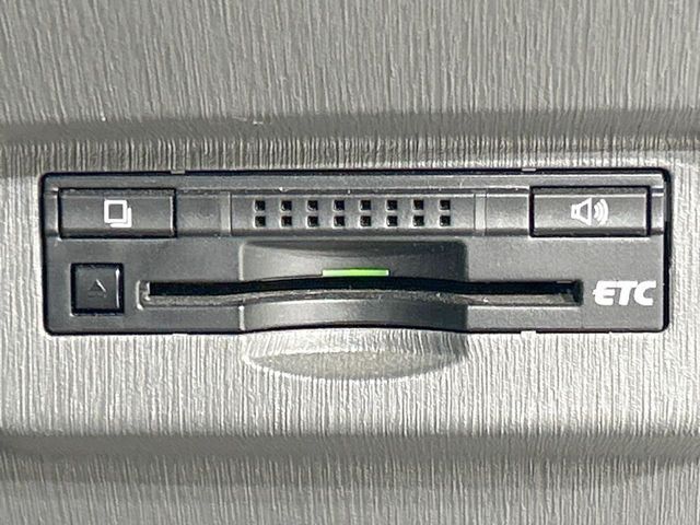 TOYOTA PRIUS ALPHA 2013 Image 31