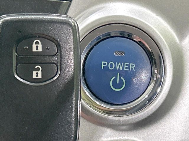 TOYOTA PRIUS ALPHA 2013 Image 31