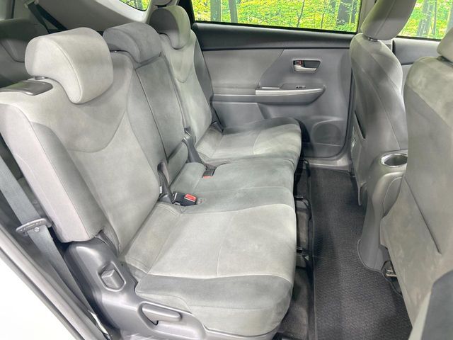 TOYOTA PRIUS ALPHA 2013 Image 31