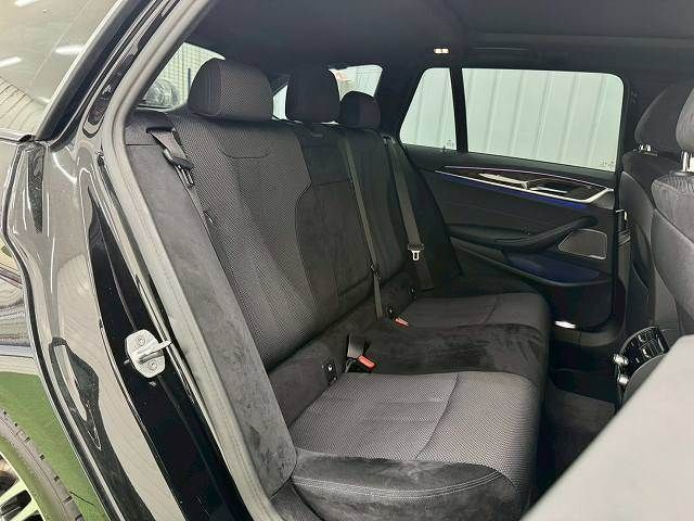 BMW 5SERIES TOURING 2019 Image 31