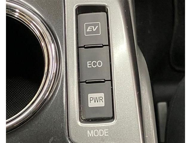 TOYOTA PRIUS ALPHA 2014 Image 31