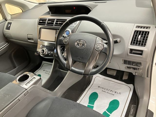 TOYOTA PRIUS ALPHA 2014 Image 31
