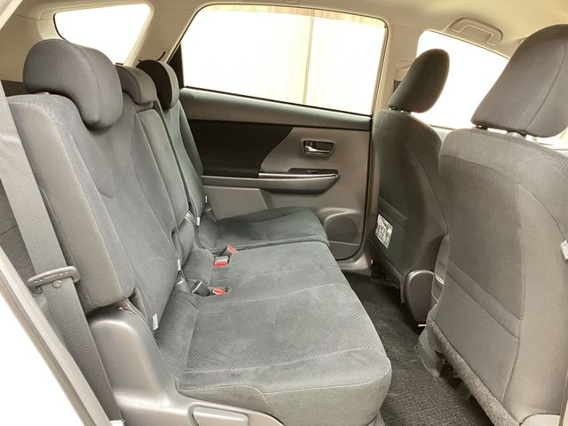 TOYOTA PRIUS ALPHA 2014 Image 31