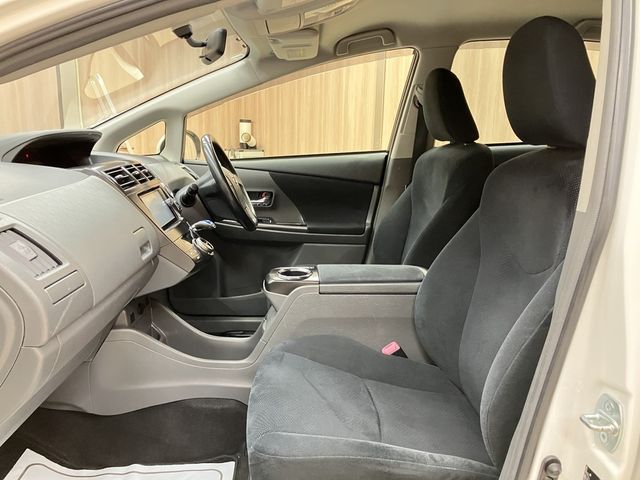 TOYOTA PRIUS ALPHA 2014 Image 31