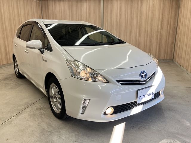 TOYOTA PRIUS ALPHA 2014 Image 31