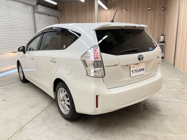 TOYOTA PRIUS ALPHA 2014 Image 31