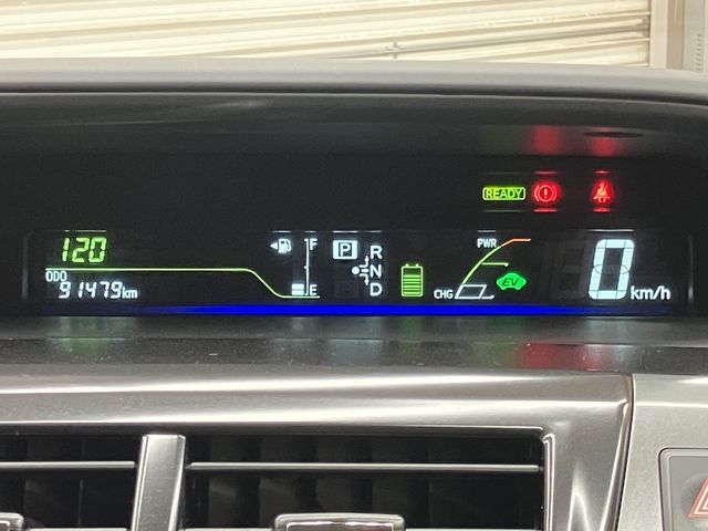 TOYOTA PRIUS ALPHA 2014 Image 31