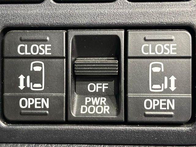 TOYOTA VOXY 2018 Image 31