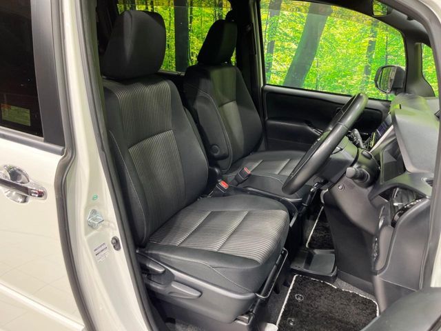 TOYOTA VOXY 2018 Image 31