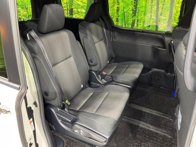 TOYOTA VOXY 2018 Image 31